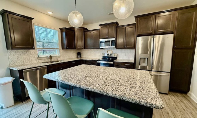 Trinity Casa | 4 Bedrooms 5 Miles to High Point Furniture Market