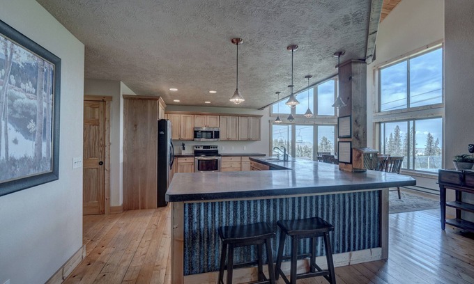 Lead Chalet De Esquí | Holy Terror 3 BR Chalet at Terry Peak with Outdoor Hot Tub - Sleeps 16