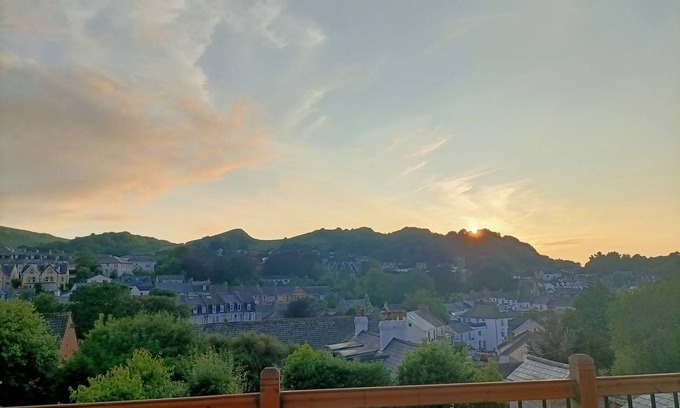 Hele Casa | Casa familiar de 4 dormitorios con fantásticas vistas a las colinas