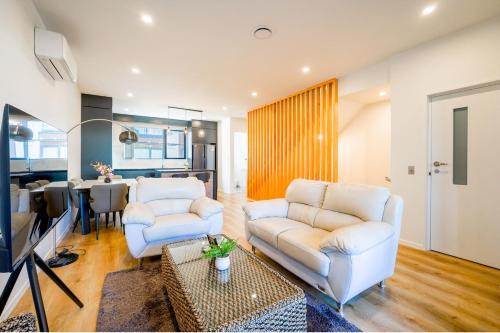 Belmont Casa | 4 Bedrooms Modern Coastal Retreat Near Devonport