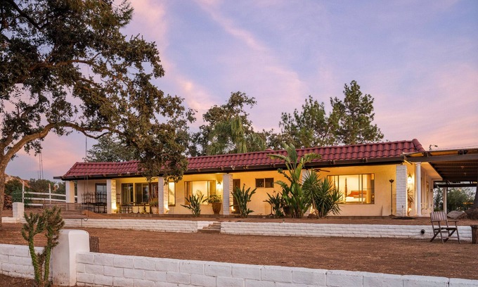 Ramona Casa | 4 Beds, 2Bath in the beautiful Wine Country Hills 1hr from San Diego.
