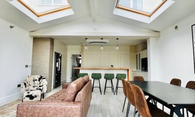 Cannon Hill Casa | 4 Beds 3 Bath House with Parking close to Tube
