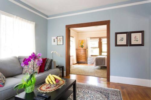 Poets Corner Apartamento | 4 Berkeley Furnished Apartment - 2 Beds Laundry and Parking