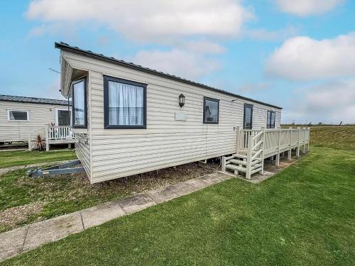 Anderby Creek Otro | 4 Berth Caravan For Hire At Sunkist Holiday Park Near Skegness Ref 42084S
