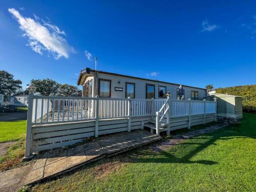 Saxmundham Otro | 4 Berth Caravan With Decking And Wifi At Carlton Meres In Suffolk Ref 60010K