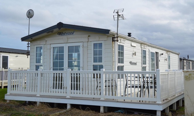 Barmston Casa | 4 berth caravan with full sea view at Barmston Beach Holiday Park ref 62047O