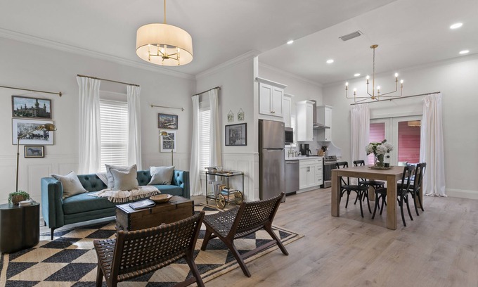 Tampa Heights Casa | 4 blocks to Riverwalk & Armature Works with 2 King Bedrooms plus Dreamy Porch