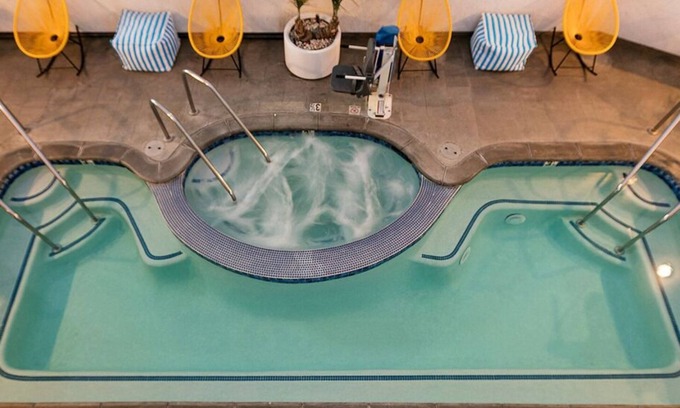 Venice Hotel | 4 Boulevard City View 2 Queens at The Kinney Venice Beach, Onsite Pool!