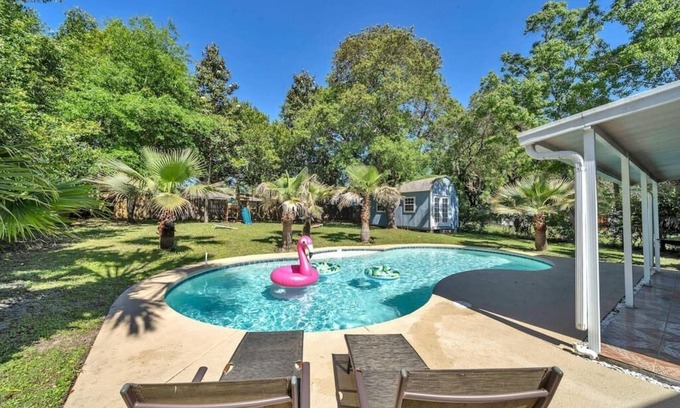 Fort Walton Beach Casa | 4 BR 2 BA + Private Pool + Pickleball Fun