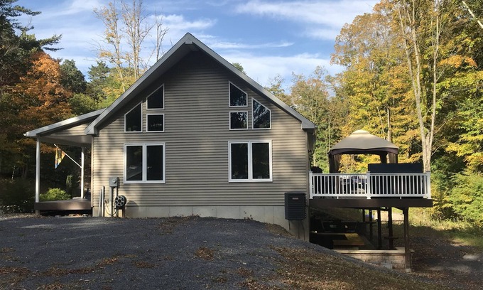 Huntingdon Chalet De Esquí | 4 dormitorios * 2 baños * Capacidad para 12 personas * Raystown Lake * Estacionamiento para botes * ¡45 minutos para PSU!