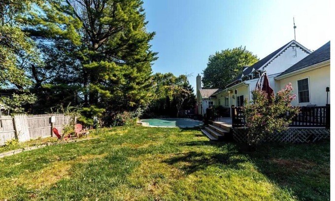 Springfield Casa | 4 BR 3 BA - EV Charger - Garage & Driveway Parking