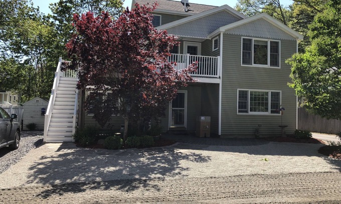 Ogunquit Casa | 4 dormitorios, 2 baños cerca a pie de todo! 1/2 milla al centro 8/10 a la playa