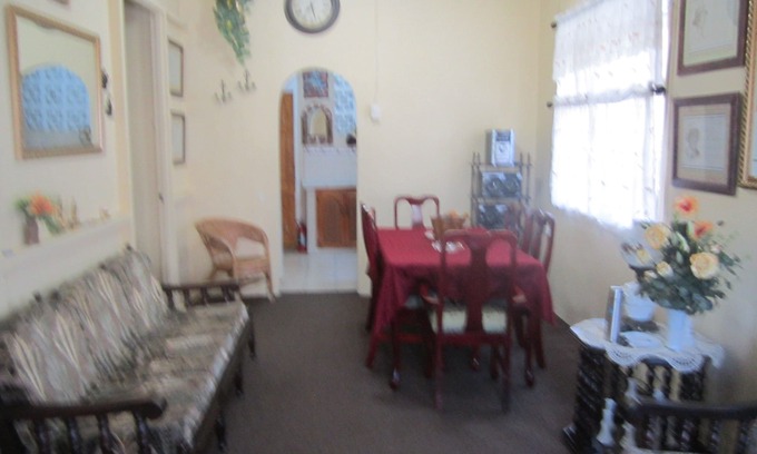 Port of Spain Casa | 4 / br / 3ba Casa privada totalmente amueblada y equipada. Limpio, cómodo, conveniente