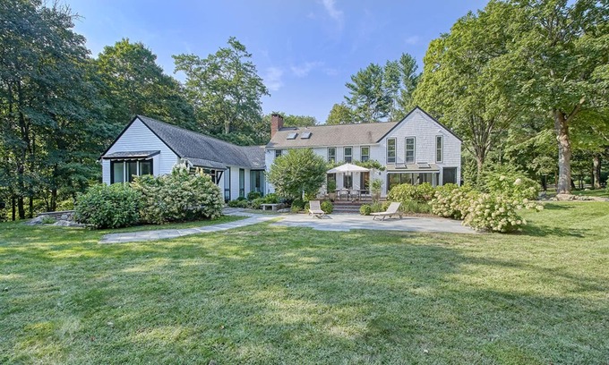 Southport Casa | 4 BR Classic Country House in CT