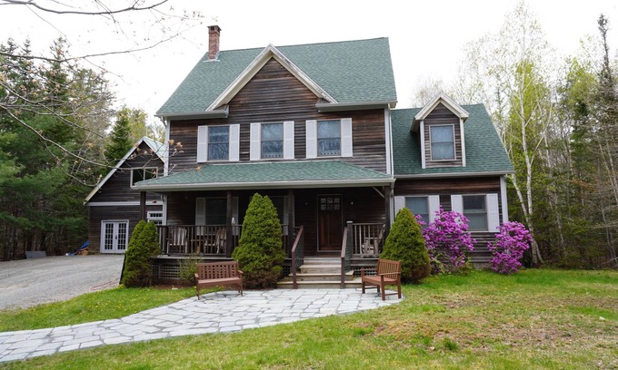 Town Hill Casa | 4 BR Sleeps 11 just minutes from downtown Bar Harbor and Acadia National Park