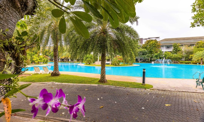 Khao Takiab Casa | 4 BR Townhouse in Great Location BSS