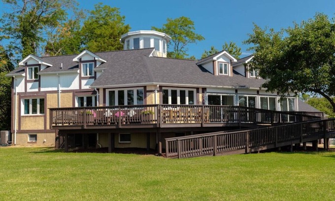 Solomons Casa | 4-BR Waterfront Turret Home