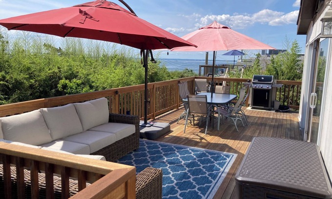 Ocean Beach Casa | 4 BR with bay views in Corneille Estates. Right next to Ocean Beach and quiet!