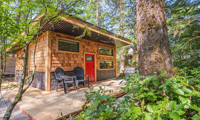 Ucluelet Cabina | #4 CABIN COUPLES KING BED HOTTUB BEACH