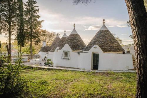 Ostuni Casa | 4 Camere da Letto - Trulli con Camino, Foresta e BBQ
