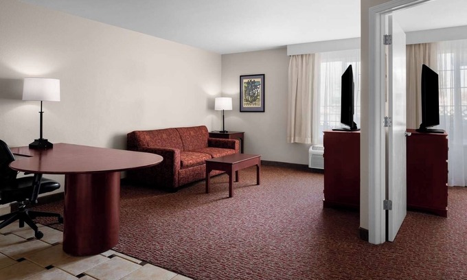 Hillsboro Casa | 4 Comfortable Suites w/ Fireplace & Separate Living Space – Near Intel Campus