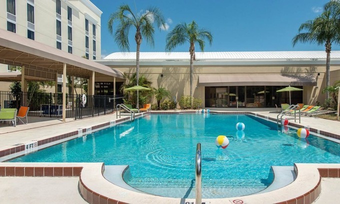 Tropic Casa | 4 Comfy and Modern Units, Pool, Parking