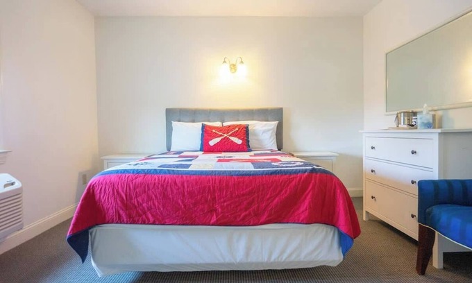 Middletown Casa | #4 | Comfy Room w/Queen-bed