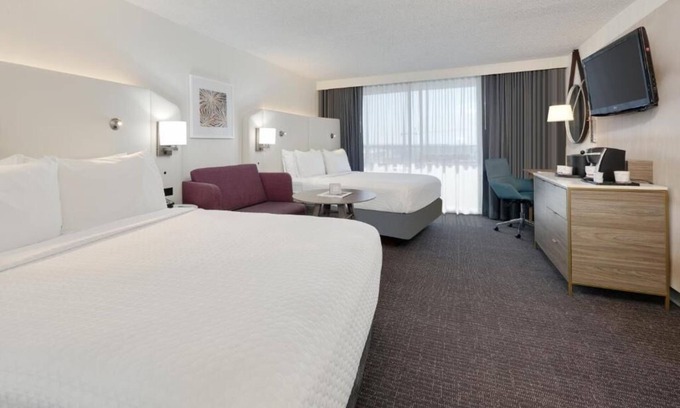 Downtown Dallas Hotel | 4 Cozy Rooms w/ Elegant Décor, Heart of Downtown Dallas! Pets Are Welcome, Pool!