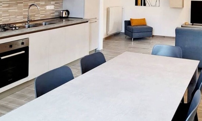 L'Aquila Apartamento | *4 double rooms *equipped kitchen, *2 smart Tv rooms *air conditioning