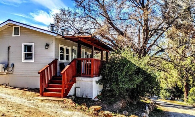 Pauma Valley Cabina | # 4. Falcon's Chalet - Studio W/ Fireplace & Amazing View