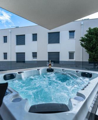 Zrce Villa | 4 GENTLEMEN VILLAS with private jacuzzi