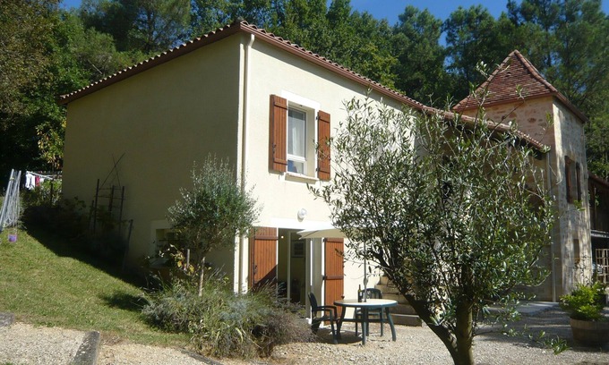 Prayssac Apartamento | 4 * Amplio Gite Apartamento con fantásticas vistas y piscina climatizada, niños