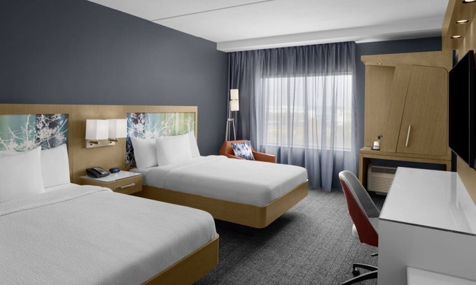 Orlando Hotel | 4 Inviting Suites w/ Pool Access – Ideal for Group and Family Stays in Orlando