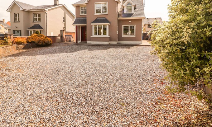 Kilrush Cabaña | 4 KILLIMER ROAD, family friendly in Kilrush, County Clare