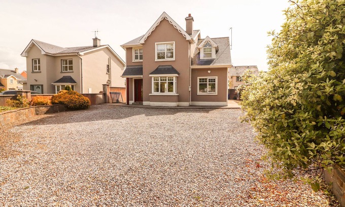 Kilrush Cabaña | 4 KILLIMER ROAD, family friendly in Kilrush, County Clare