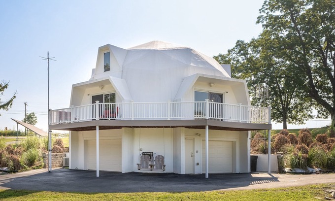 Normal Casa | 4 King Beds - Fast WiFi - Garage - Huge Yard