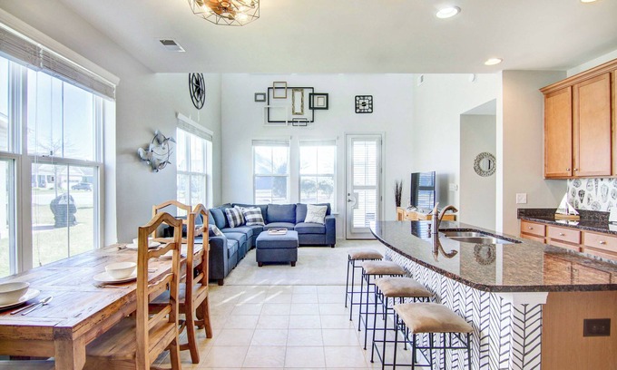 Millville Casa | 4 Mi Shuttle Ride to Ocean: Bethany Beach Getaway