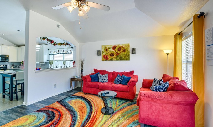 South Arlington Casa | 4 Mi to AT&T Stadium: Home w/ BBQ in Grand Prairie