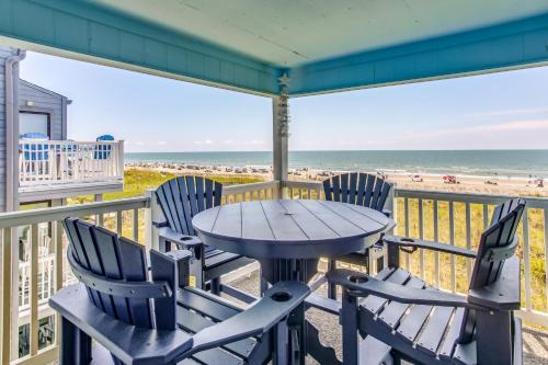 Ocean Drive Apartamento | 4 Mi to Barefoot Landing Retreat with Pool Access!