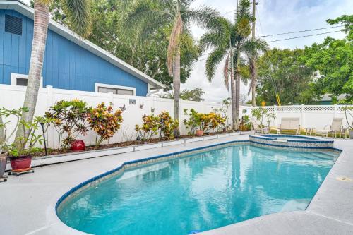 Seminole Casa | 4 Mi to Beach Sunny Seminole Home with Pool