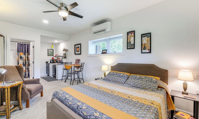 Court House Apartamento | 4 Mi to Blue Ridge Parkway: Floyd Studio w/ Yard