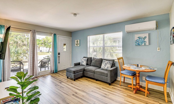 Walkers Holly Hill Cabaña | 4 Mi to Daytona Boardwalk & Beaches: Cute Cottage