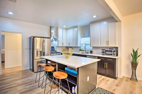 Cedar Crest Casa | 4 Mi to Dtwn Dallas Home with Fire Pit and Gazebo