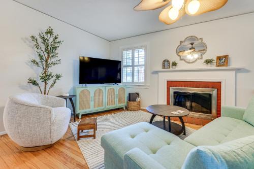 South Riverside Casa | 4 Mi to Dtwn Jacksonville Chic Home with Porch!