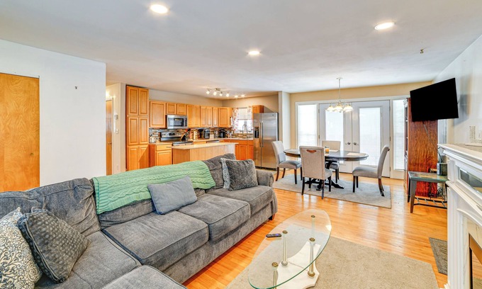Utica Casa | 4 Mi to Dtwn: Pet-Friendly Home in Utica
