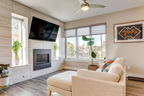 Villa Park Casa | 4 Mi to Dtwn Pet-Friendly Gem in Denver!