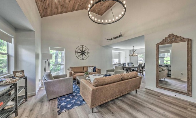 Ruidoso Casa | 4 Mi to Dtwn Ruidoso Cabin with Deck and Game Room!