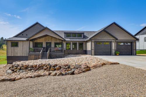 Sturgis Casa | 4 Mi to Dtwn Sturgis Cabin with Hot Tub and Game Room