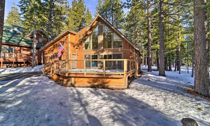 Truckee Cabaña | 4 Mi to Dtwn Truckee: Tahoe Donner Home w/ Hot Tub