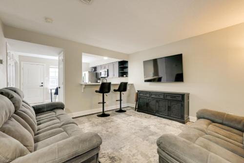 Humble Casa | 4 Mi to IAH Suburban Houston Townhome